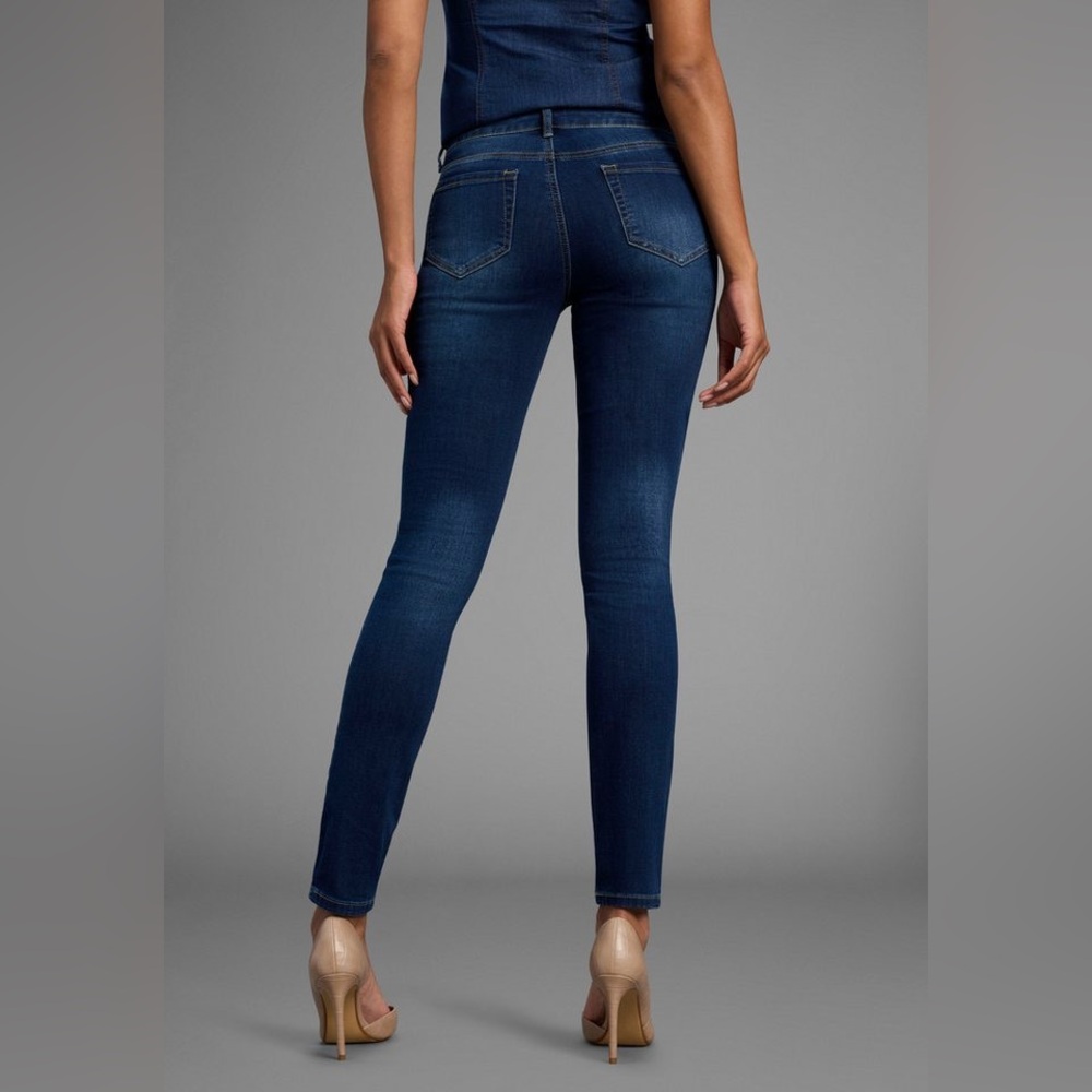 a.n.a Women's Deep Indigo Skinny Jeans